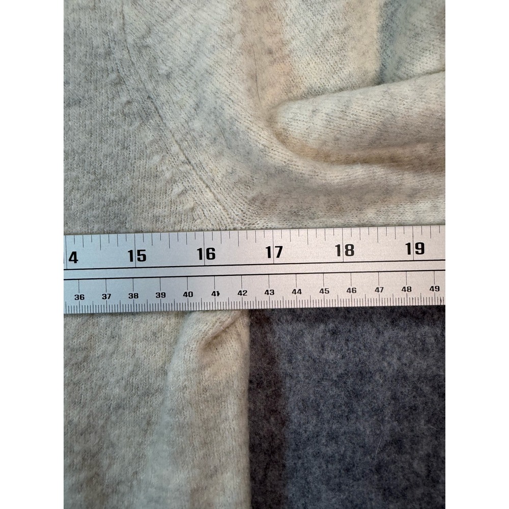 J.Crew Womens Heather Oatmeal Grey Crewneck Knit Sweater Size Medium - Picture 7 of 8